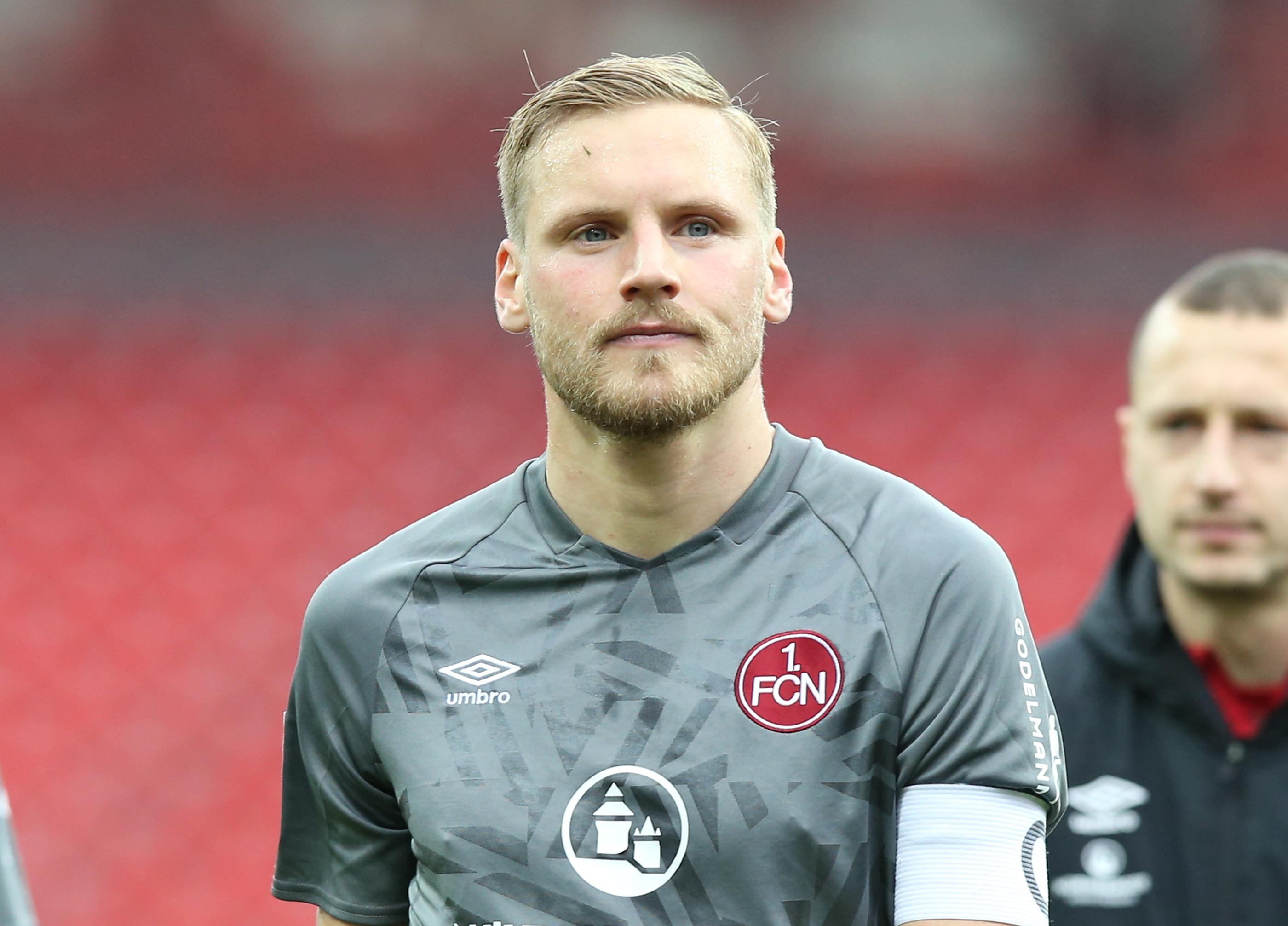 Hatte Pech, dass er für Hollands Schubser keinen Elfmeter bekam. Ansonsten gewohnt eifrig, aber offensiv diesmal weitgehend abgemeldet.