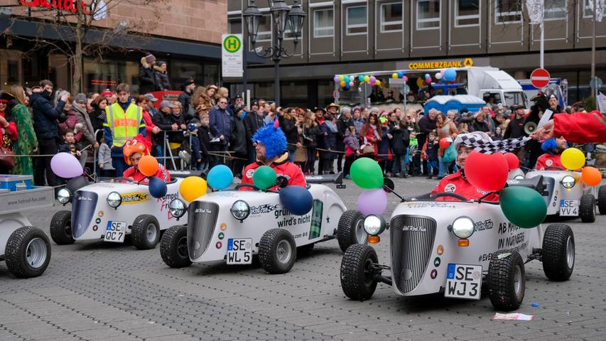 Die Mini-Autos von "Hot Rod Fun Nürnberg" nahmen in diesem Jahr zum ersten Mal an dem Umzug teil.