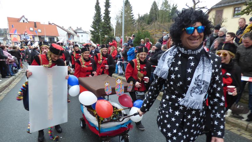 Gaudiwurm in Gößweinstein: Tausende feiern auf der Straße