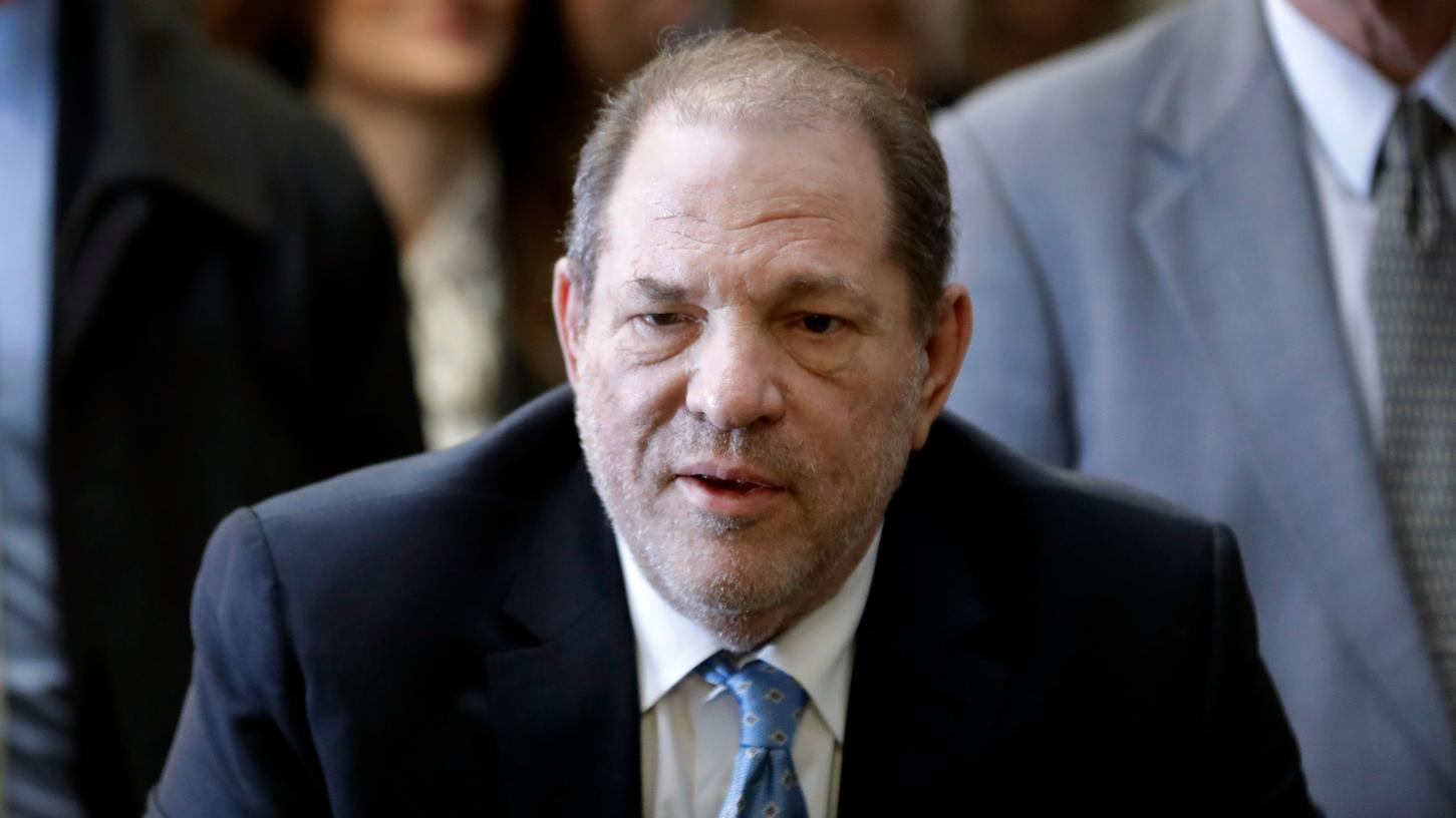 Harvey Weinstein, Filmproduzent aus den USA, trifft im Gericht in Manhattan ein. Sechs Wochen nach Beginn des Prozesses gegen Weinstein hat die Jury den 67-Jährigen der Vergewaltigung schuldig gesprochen.