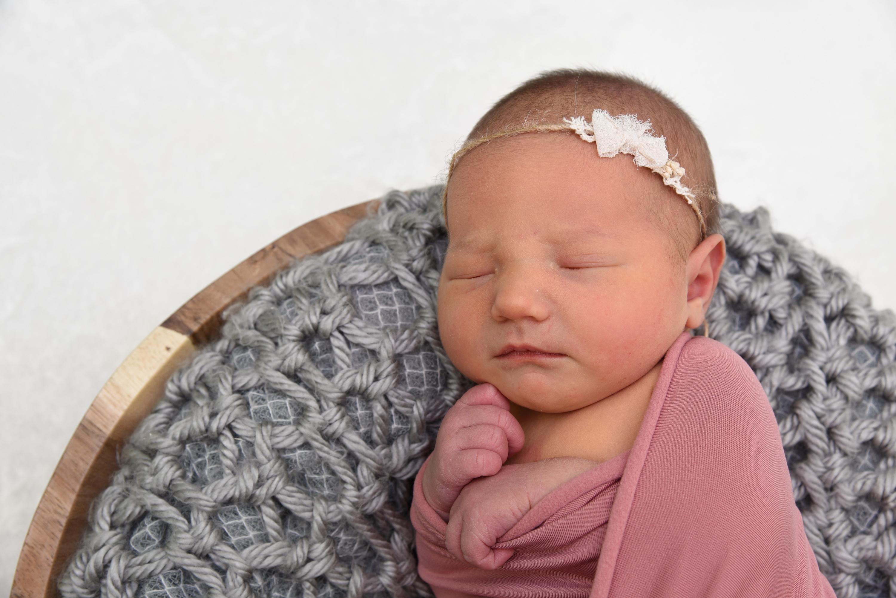 Wie eine Elfe sieht sie aus, die kleine Helena Sophia. Sie wurde am 22. Februar im Klinikum an der Hallerwiese geboren. Dabei wog sie 3805 Gramm und war 55 Zentimeter groß.