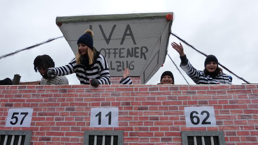 Teletubbies und Häftlinge: Der Faschingsumzug in Hiltpoltstein