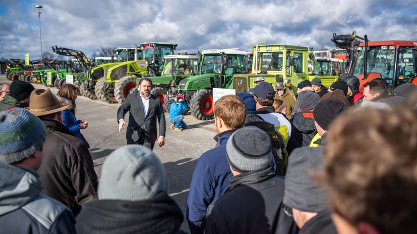 Landshut: Daniel Föst, Landesvorsitzender der FDP in Bayern, hörte sich die Anliegen der Landwirte an.