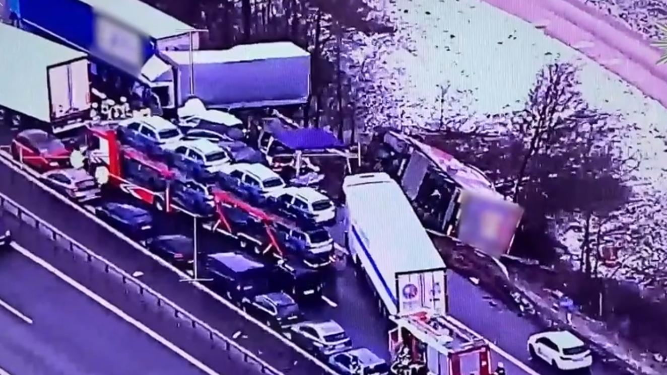 Tödliche Massenkarambolage bei Nürnberg: Verhinderte Lastwagenfahrer Katastrophe?