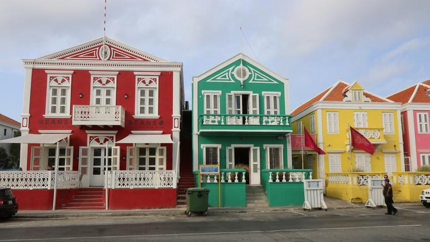 Heute sorgen die bunten Häuser für eine besonders farbenfrohes Stadtbild.