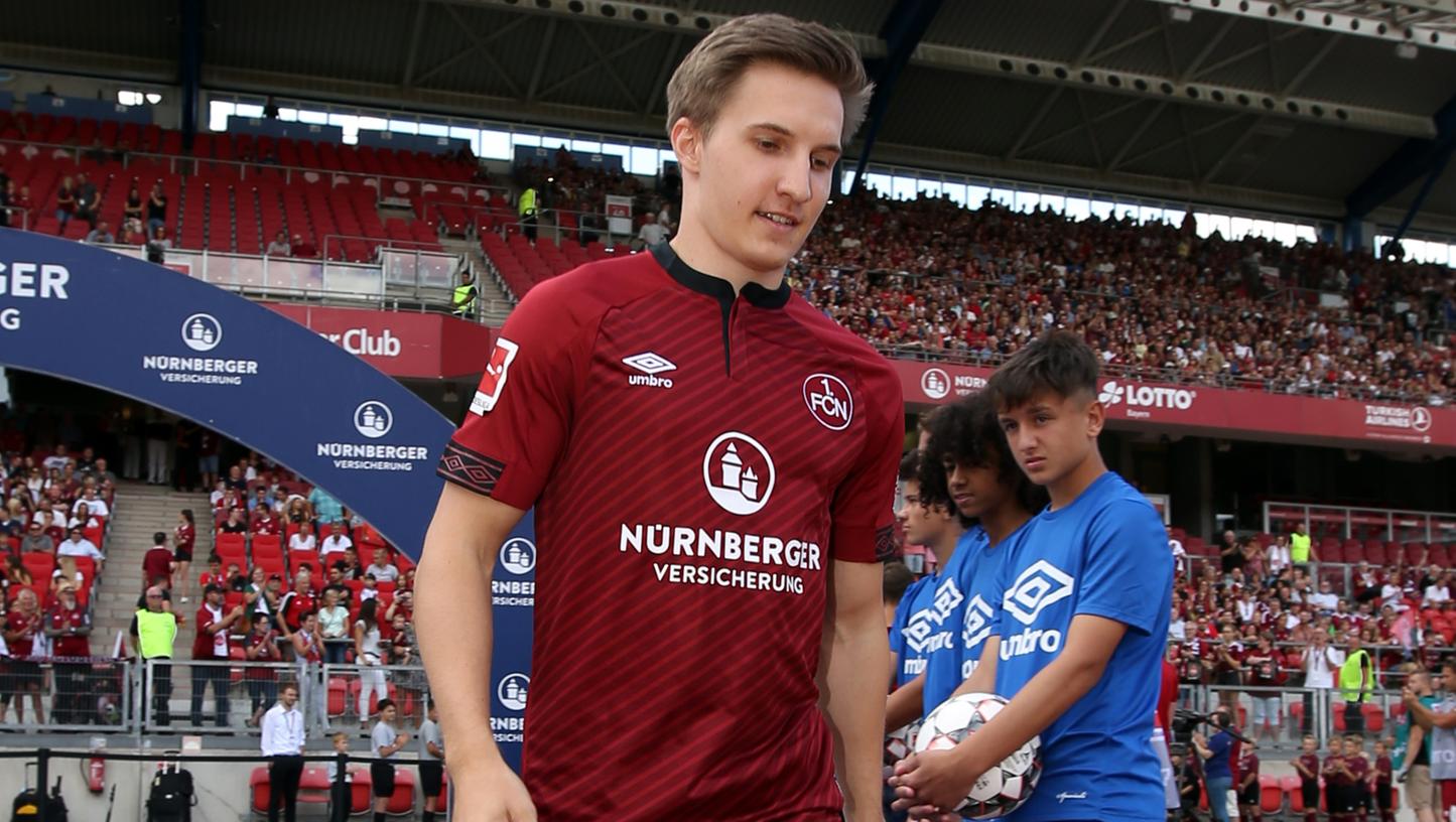 Dennis Lippert von der Zweiten Mannschaft des FCN geht es gut. Erst vergangenes Wochenende stand er für den Club auf dem Rasen. Dennis Lippert von der Zweiten Mannschaft des FCN geht es gut. Erst vergangenes Wochenende stand er für den Club auf dem Rasen.