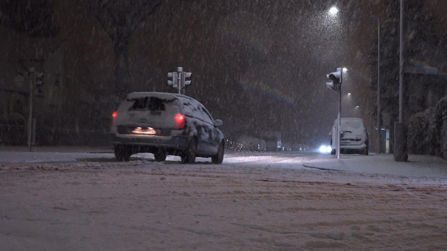 Leere Straßen, dunkle Haushalte: Der Schneesturm sorgte für Stromausfälle in der Nacht zum Freitag.