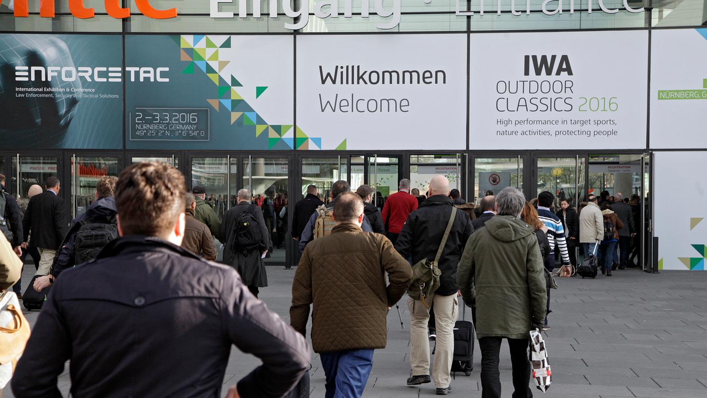 Nach der Waffenmesse IWA verschiebt die NürnbergMesse nun auch die Fensterbau und die Holz-Messe.