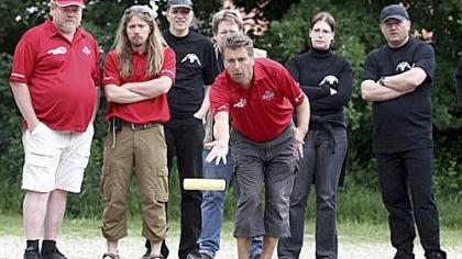 Trinkfeste Finnen und zeltende Studenten Trinkfeste Finnen und zeltende Studenten