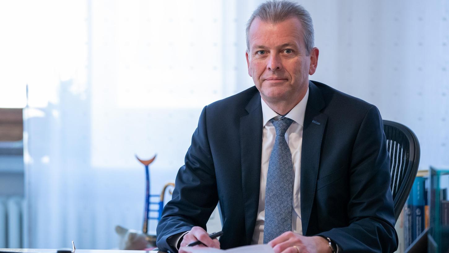 Ulrich Maly verabschiedet sich als Stadtoberhaupt von Nürnberg. Jetzt muss er abwarten, welche "tollen Aufgaben sich meine Frau für mich ausgedacht hat". Ulrich Maly verabschiedet sich als Stadtoberhaupt von Nürnberg. Jetzt muss er abwarten, welche "tollen Aufgaben sich meine Frau für mich ausgedacht hat".