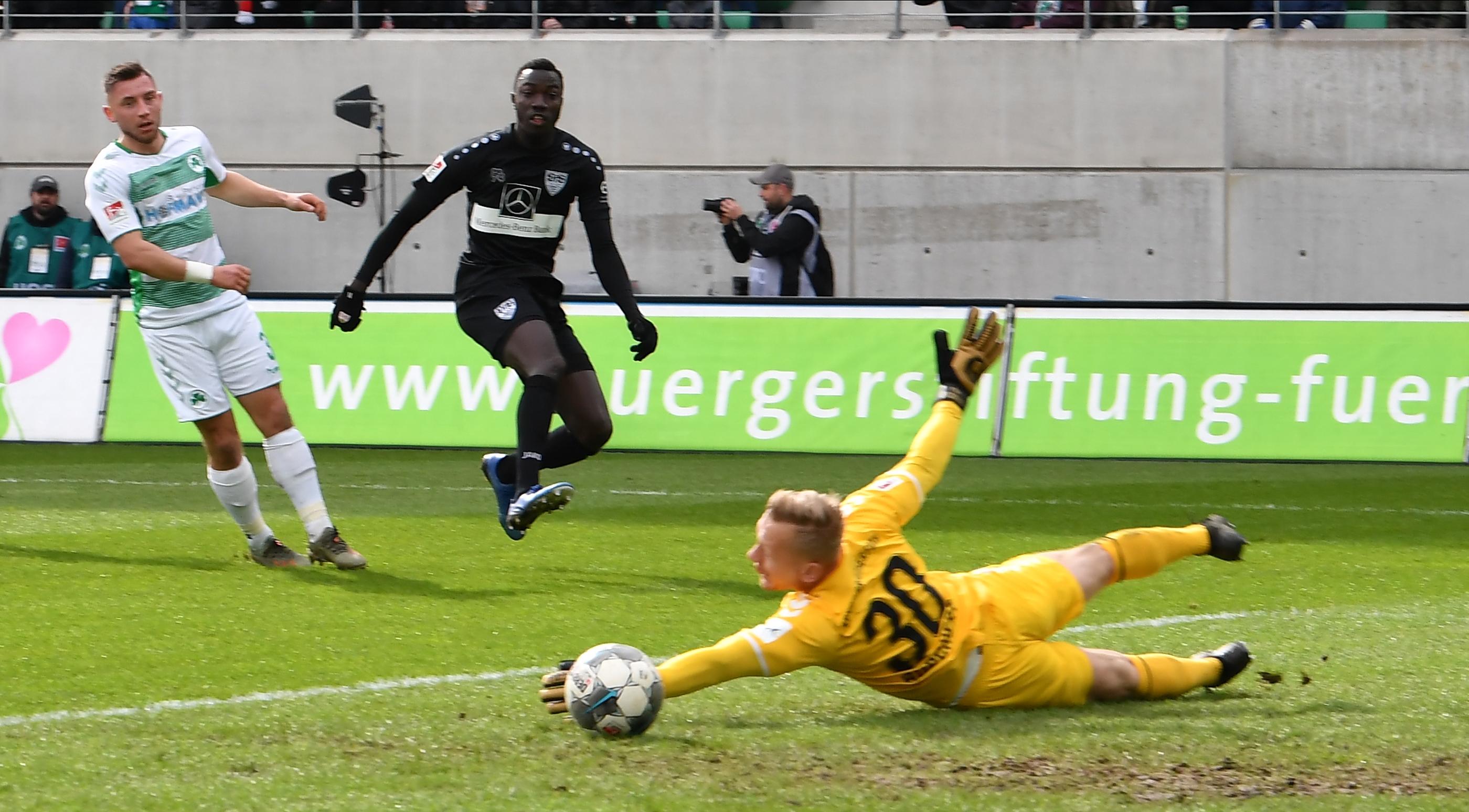 Coup Gegen Stuttgart Furth Schlagt Den Vfb Mit 2 0 Sport Nordbayern