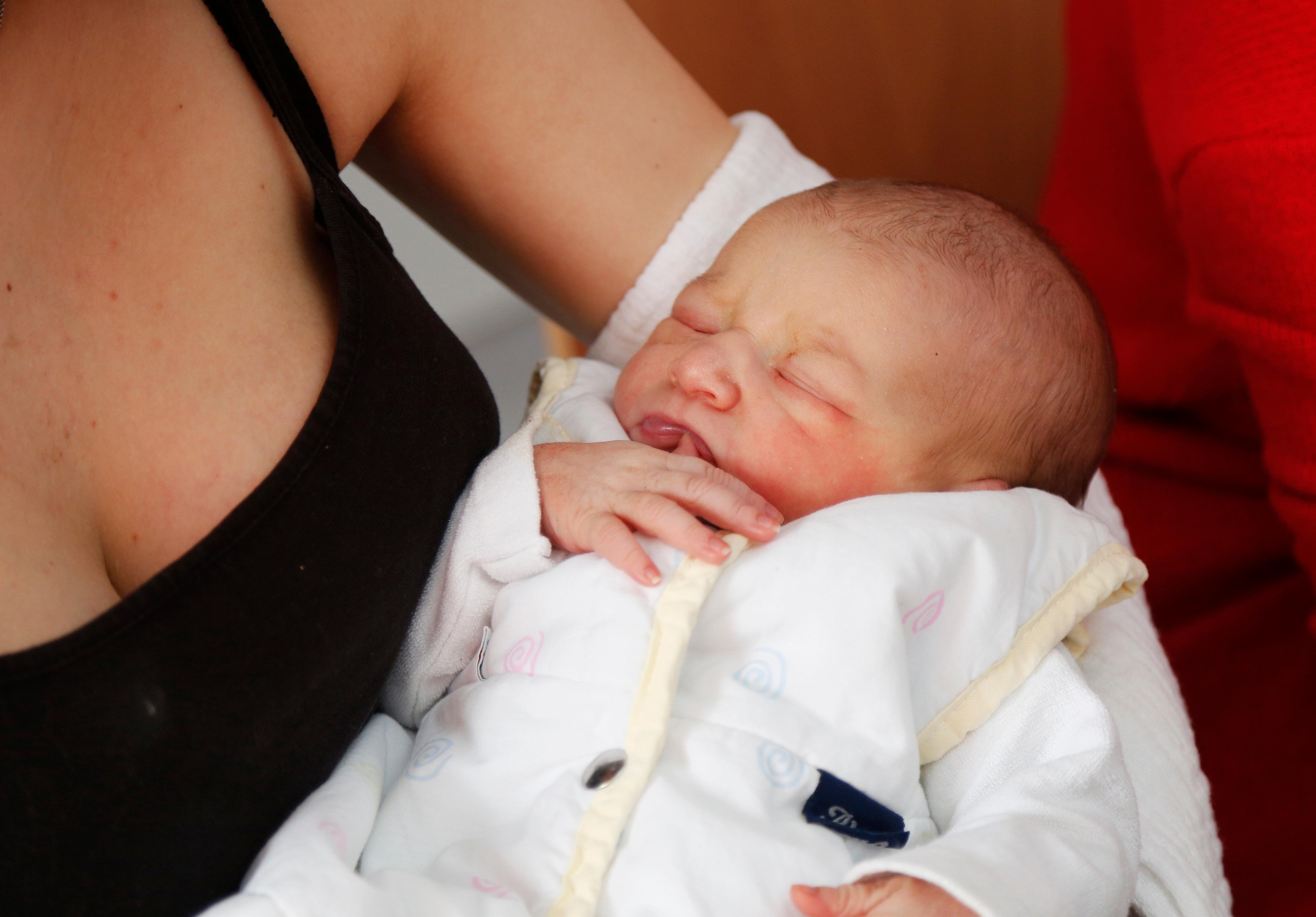 Die kleine Hailey kam am Schalttag am Samstag im Theresien-Krankenhaus zur Welt.