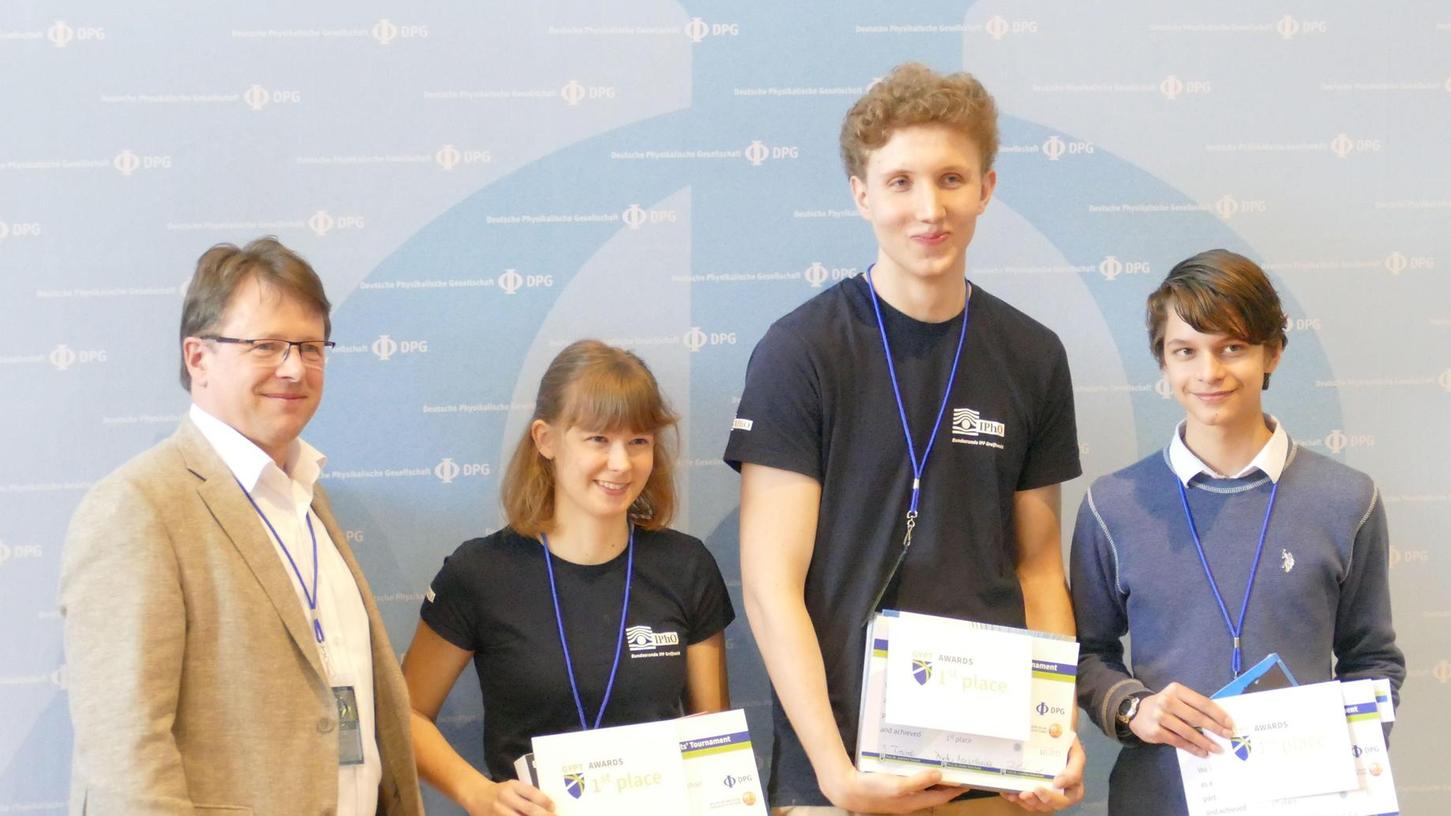 Ehrenbürg-Gymnasium: Thomas Kornalik gewinnt bei Physikmeisterschaft