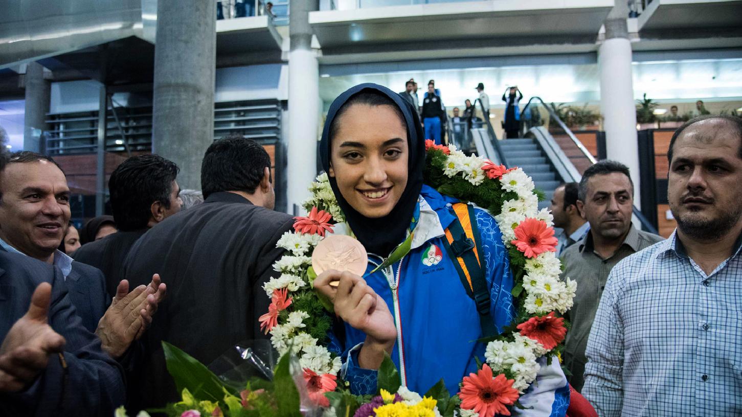 Ein historischer Erfolg Rio: Kimia Alizadeh gewann 2016 als erste iranische Frau eine Medaille bei Olympia. Ein historischer Erfolg Rio: Kimia Alizadeh gewann 2016 als erste iranische Frau eine Medaille bei Olympia.