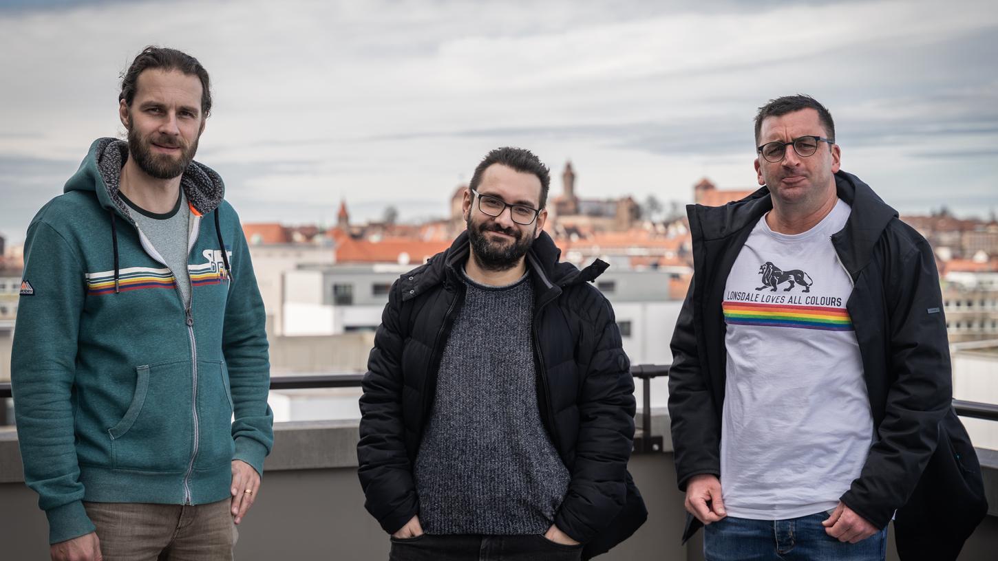 In Folge 33 zu hören: Stefan Jablonka von der Nürnberger Zeitung (von links), Taktik-Experte Florian Zenger von den Clubfans United und Fadi Keblawi von den Nürnberger Nachrichten. In Folge 33 zu hören: Stefan Jablonka von der Nürnberger Zeitung (von links), Taktik-Experte Florian Zenger von den Clubfans United und Fadi Keblawi von den Nürnberger Nachrichten.