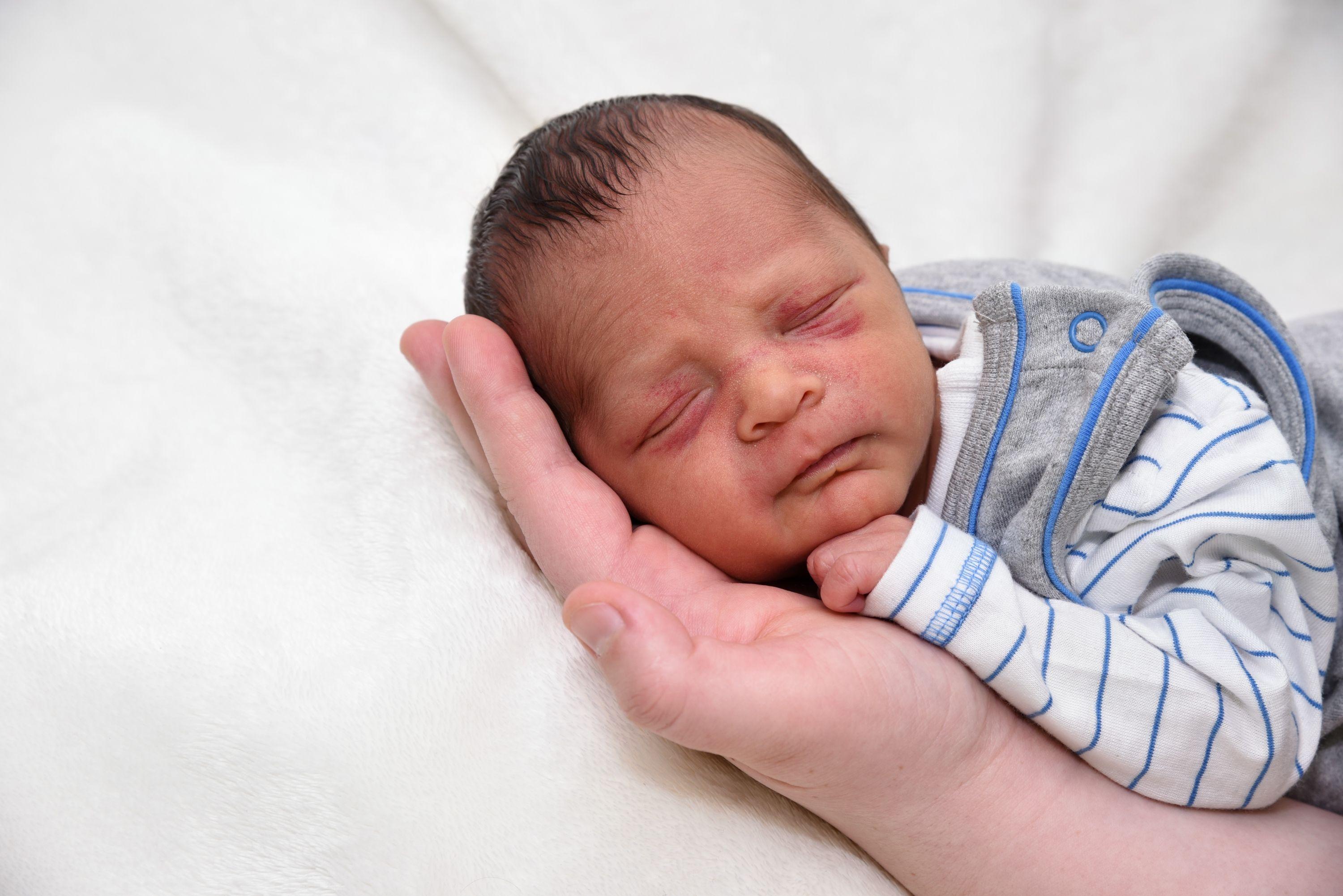 Der kleine Nico kam am 21. Februar in der Klinik Hallerwiese zur Welt. Mit 49 Zentimetern brachte er 2940 Gramm auf die Waage.