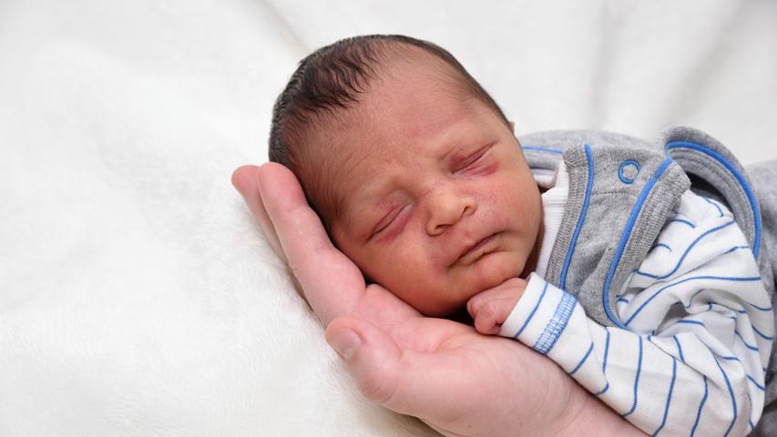 Der kleine Nico kam am 21. Februar in der Klinik Hallerwiese zur Welt. Mit 49 Zentimetern brachte er 2940 Gramm auf die Waage.