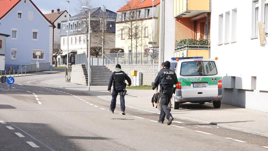 Großeinsatz in Ansbach: Gerichtsvollzieher mit Messer angegriffen