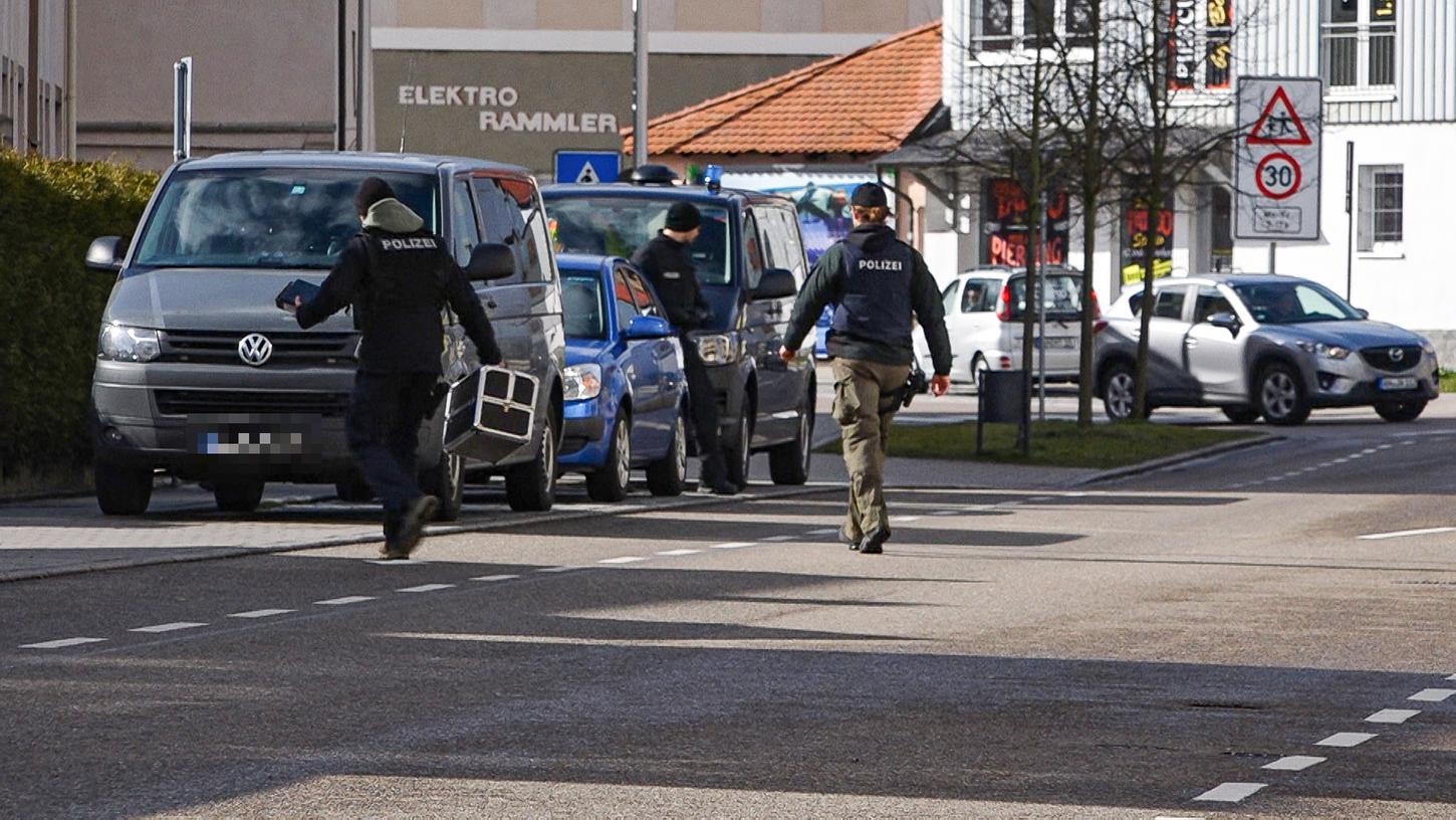 Am Dienstagmorgen kam es in Ansbach zu einem Messerangriff auf einen Gerichtsvollzieher. Der Verdächtige flüchtete.