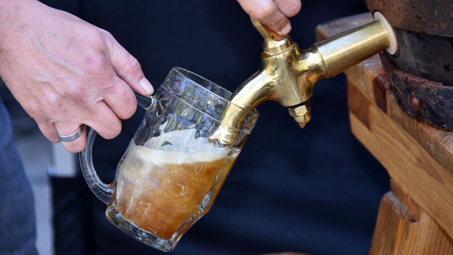 Feste werden wegen der Corona-Pandemie wohl noch länger nicht möglich sein. Brauereien, die viel Fassbier produzieren, haben deshalb momentan besonders große Probleme. Feste werden wegen der Corona-Pandemie wohl noch länger nicht möglich sein. Brauereien, die viel Fassbier produzieren, haben deshalb momentan besonders große Probleme.