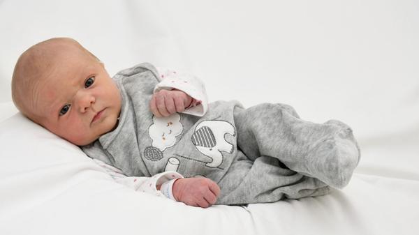 Paula erblickte am Schalttag, den 29. Februar, 2020 im Südklinikum das Licht der Welt. Bei der Geburt wog sie 3280 Gramm und war ganze 51 Zentimeter groß.