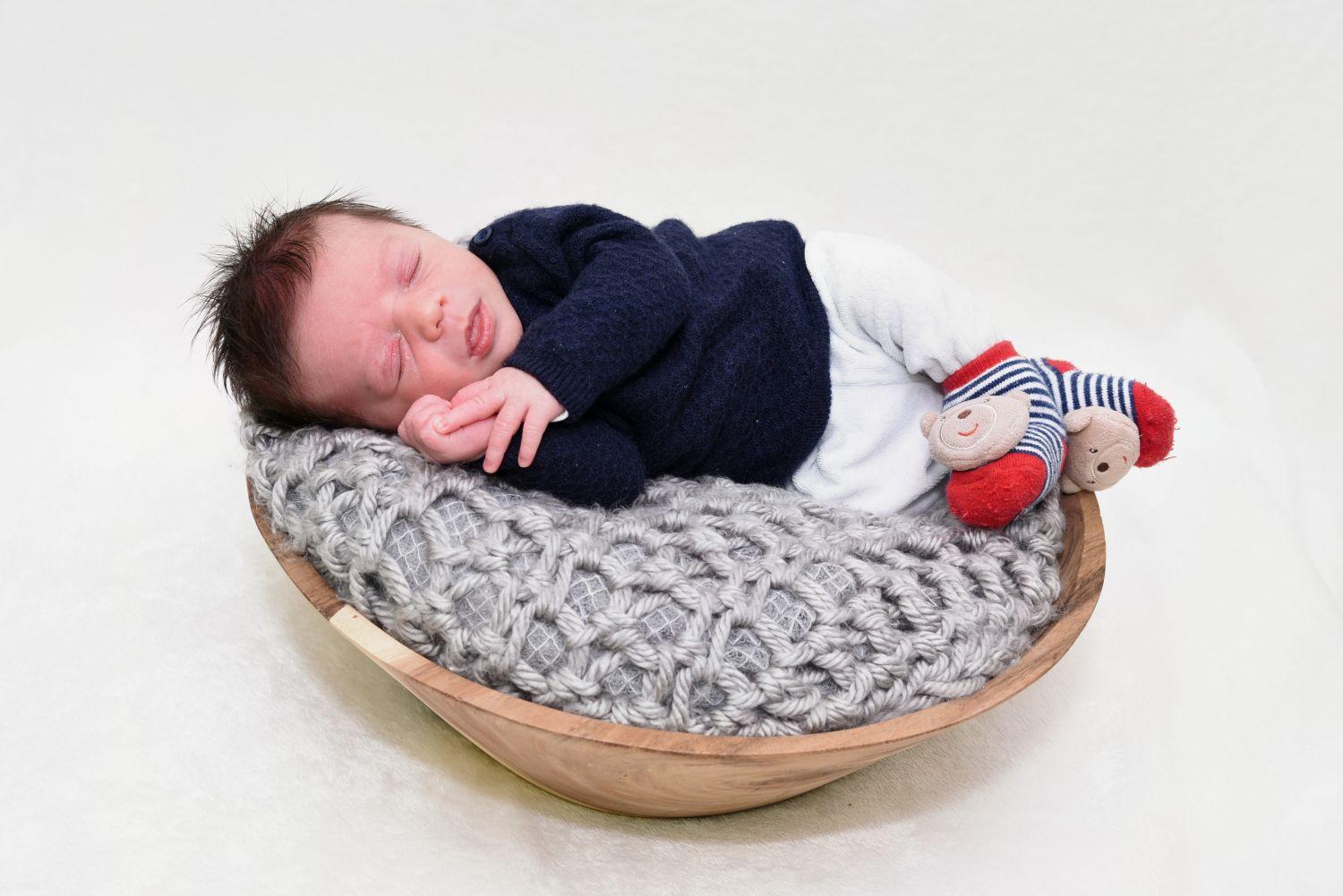 Der kleine Matteo hat am 23. Februar in der Klinik Hallerwiese das Licht der Welt erblickt. Bei der Geburt wog er 3370 Gramm und maß stolze 47 Zentimeter.