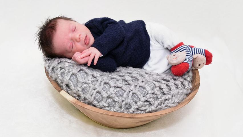 Der kleine Matteo hat am 23. Februar in der Klinik Hallerwiese das Licht der Welt erblickt. Bei der Geburt wog er 3370 Gramm und maß stolze 47 Zentimeter.