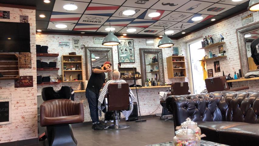 Überall in Franken sprießen Barbershops wie Pilze aus dem Boden - doch welcher ist der Top-Friseur in der Region, wer legt das Rasiermesser besonders genau an, wo gibt es den besten Service? Unsere User haben nun abgestimmt: Hema's Barber Shop in der Wallensteinstraße 2 bekommt mit 279 Stimmen Platz 12. 
