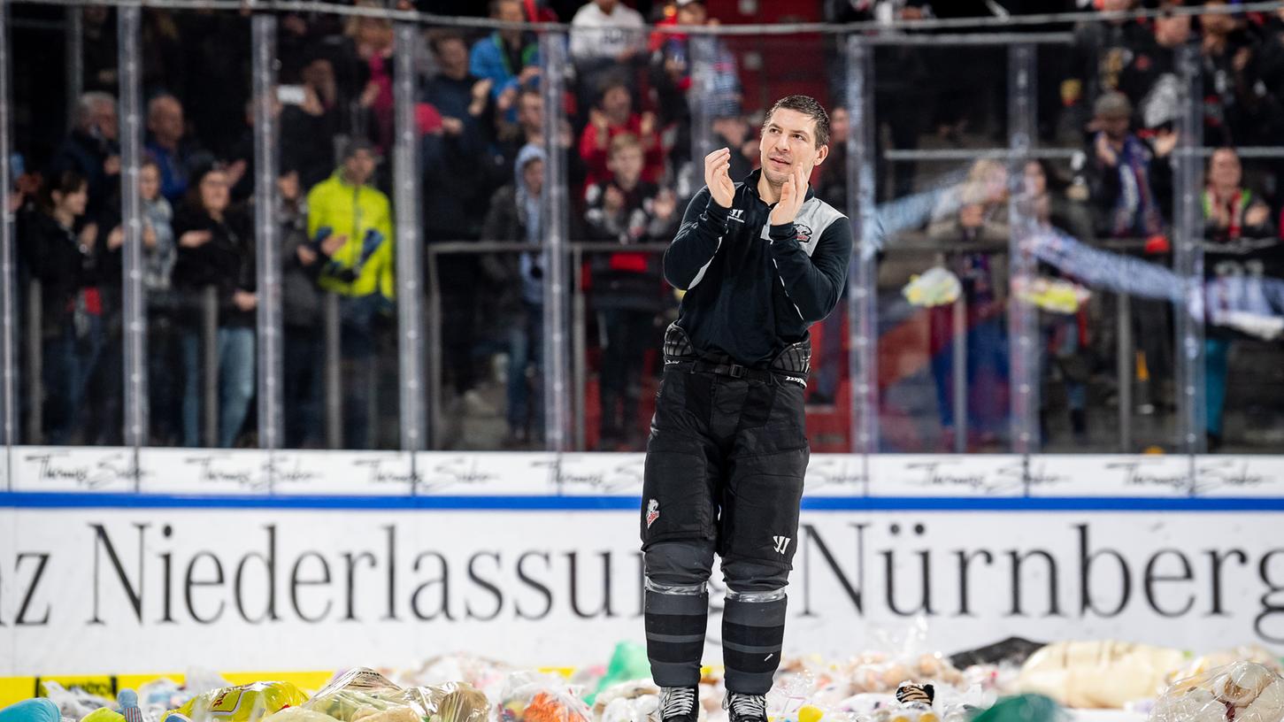 Auf Wiedersehen: Patrick Reimer hofft aber natürlich, spätestens Mitte Dezember wieder in der Arena Nürnberger Versicherung Eishockey spielen zu können.