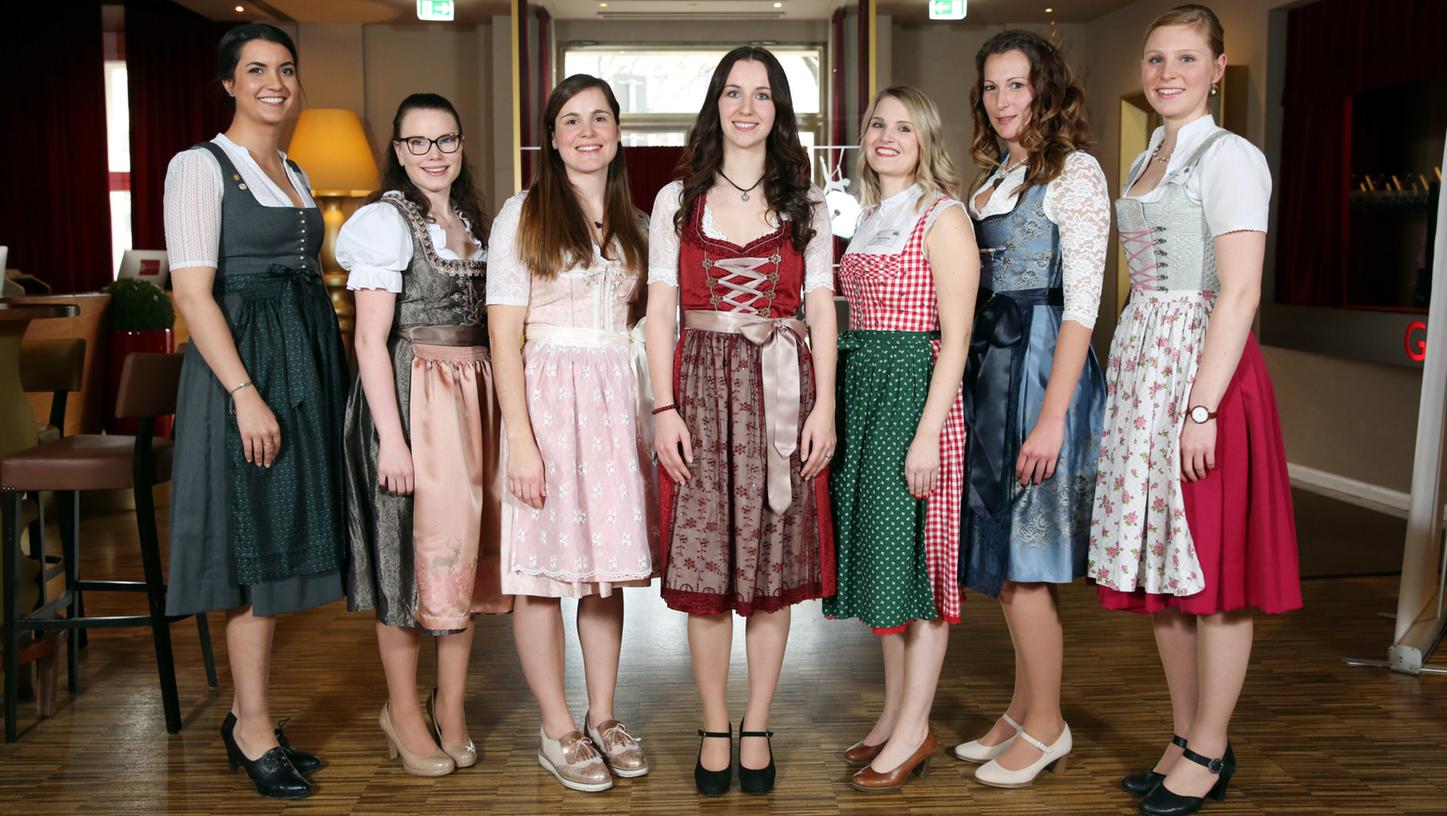 Die Finalistinnen von links nach rechts: Anna-Lina Castigliana, Leonie Höld, Amanda Gary (aus dem Landkreis Ansbach), Katharina Sophia Schwaiger, Katja Staufer (aus Kulmbach), Sarah Jäger und Anna Bader.
