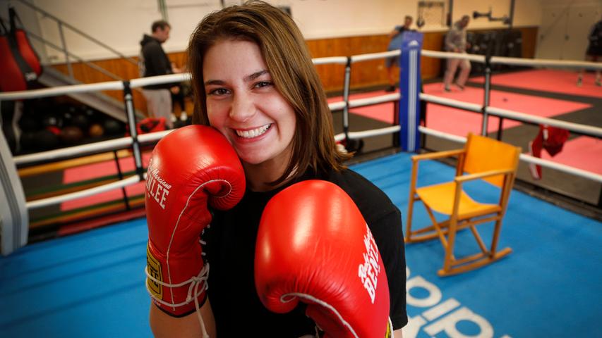 Marie Retzer - Deutsche und Bayerische Meisterin im Boxen, tritt zusammen mit dem NN-Sportredakteur dafür ein, dass der Frauensport mehr Beachtung in der lokalen Berichterstattung findet.