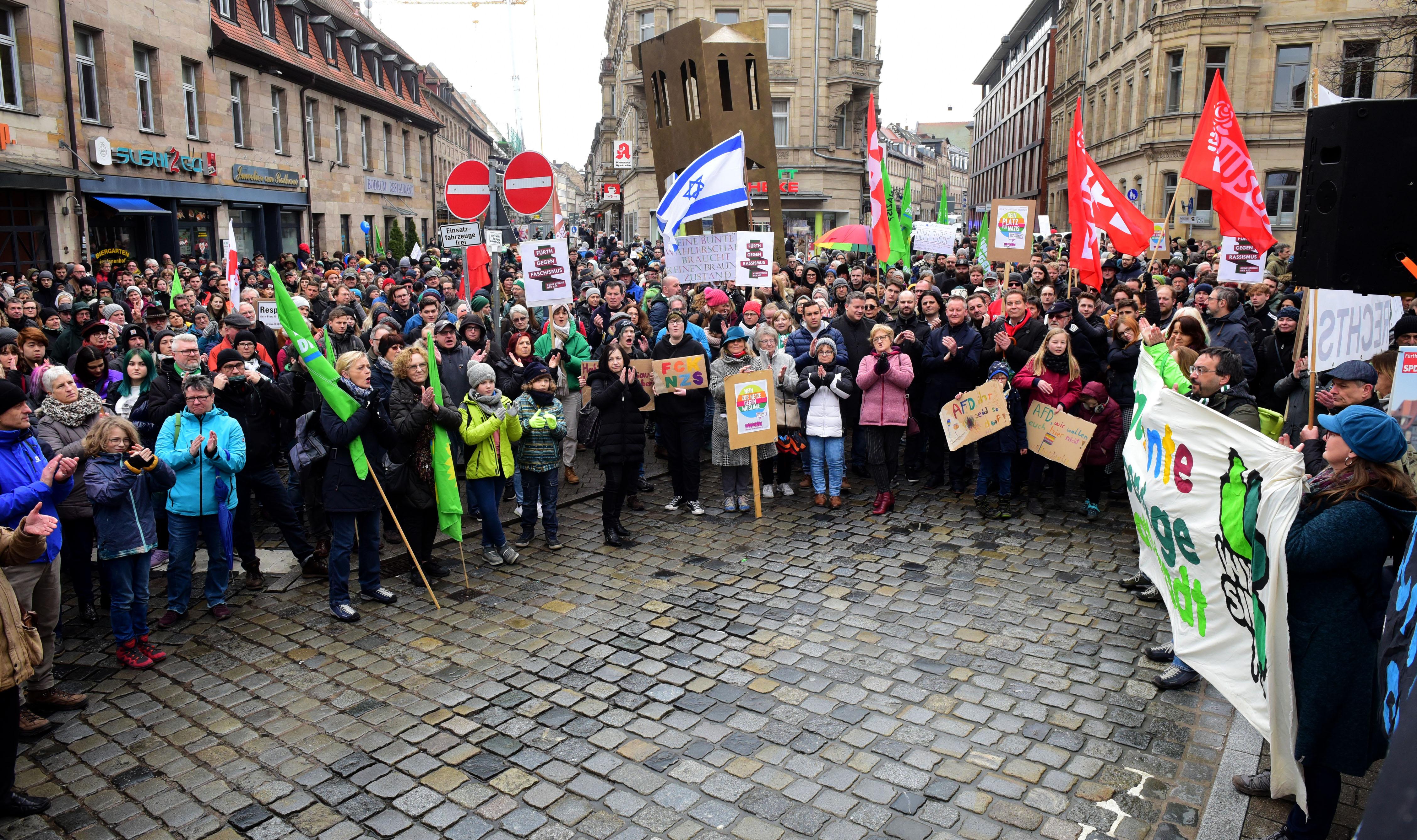 Demo von einem breiten Aktionsbündnis gegen Rassimus...........