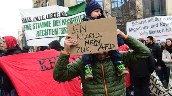 Demo von einem breiten Aktionsbündnis gegen Rassimus......................