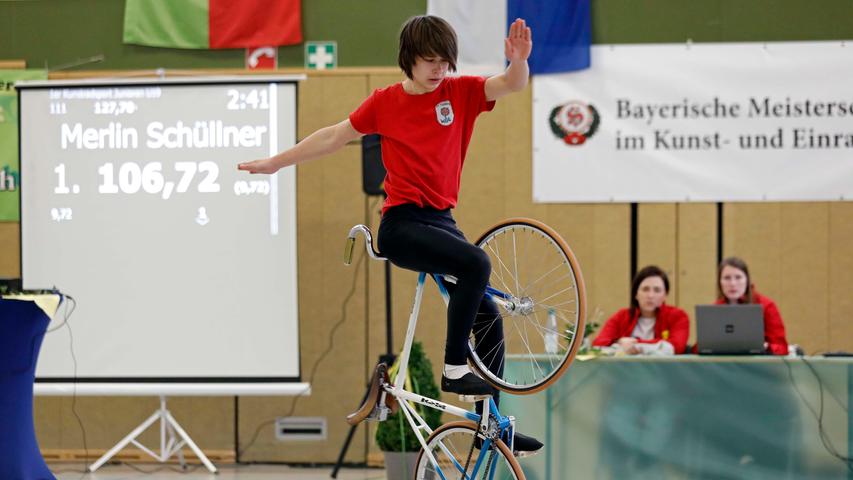Akrobatik pur: Bayerische Meisterschaft im Kunstradfahren in Forchheim