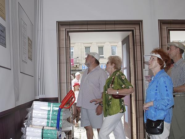 Reges Interesse am Plastik-Bahnhof