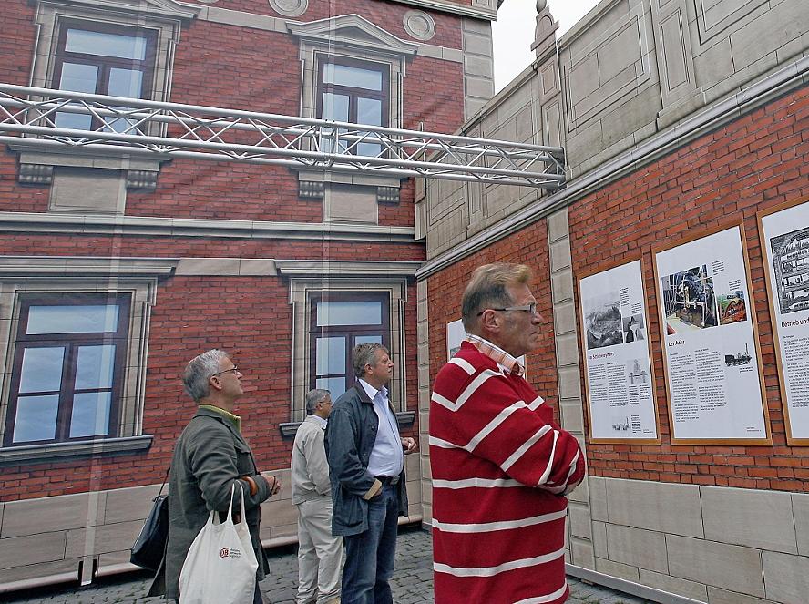 Reges Interesse am Plastik-Bahnhof Reges Interesse am Plastik-Bahnhof