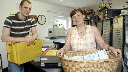 Das mühsame Geschäft mit den Briefmarken Das mühsame Geschäft mit den Briefmarken