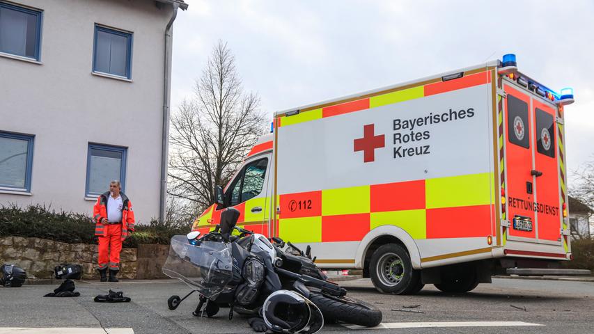 Biker und Sozia übersehen: Schwerer Motorradunfall in Bad Staffelstein