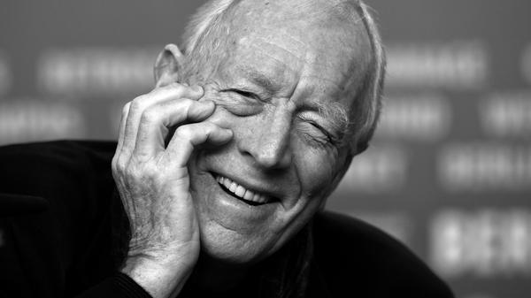 Der schwedische Schauspieler Max von Sydow starb am 8. März 2020 im Alter von 90 Jahren, wie sein Management mitteilte.