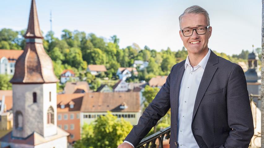 Für ihn reichte es knapp: Patrick Ruh (CSU) bleibt Bürgermeister von Feuchtwangen.  Hier finden Sie den kompletten Artikel.
