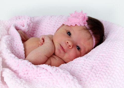 Die kleine Fiona ist am 26. Februar 2020 im St. Theresien-Krankenhaus auf die Welt gekommen. Sie maß ganze 55 Zentimeter und wog stolze 3830 Gramm.