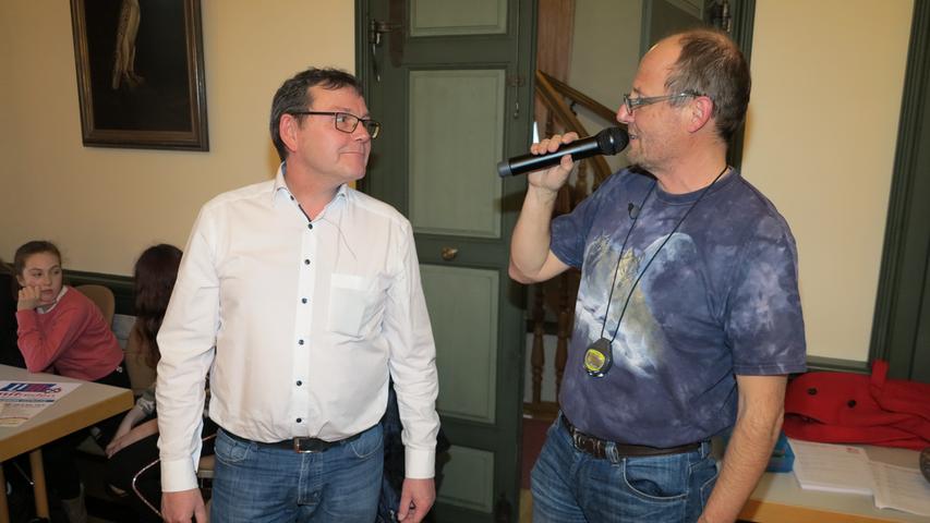 Harald Romanowksi (links) will für die Freien Wähler das Rathaus erobern. Rechts Stadtjugendpfleger Helmar Zilcher.