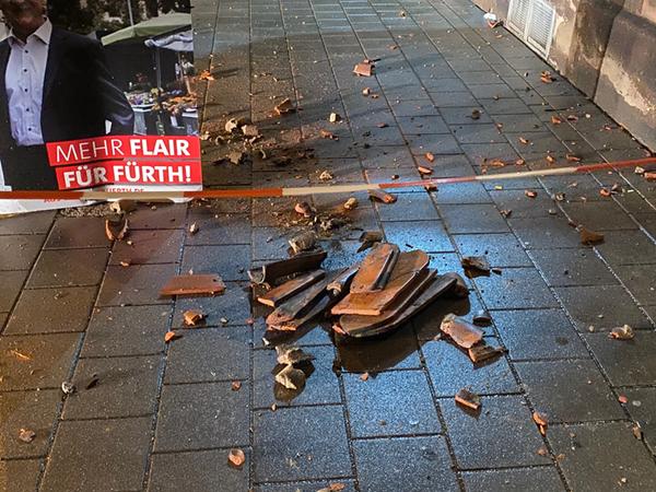 Herunterfallende Dachziegel in Fürth: THW muss anrücken