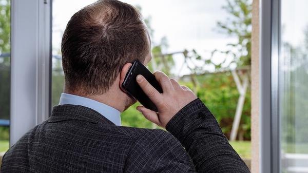 Die zusätzliche Zeit könnte man zum Beispiel für einen Anruf bei Verwandten oder Freunden nutzen. In Zeiten von WhatsApp und Sozialen Medien tut es trotzdem gut, immer mal wieder die Stimmen der Lieben zu hören.