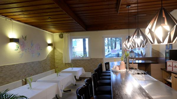 Ähnliches soll sich auch auf der Speisekarte wiederfinden. "Als gebürtiger Italiener bin ich ein guter Kenner der Küche", sagt und lacht er. Für das Mittagsgeschäft setzt er auch auf Gerichte für den kleinen Hunger. Dazu zählt auch die Currywurst. Hinzu kommen Tagesgerichte, bei denen Maurizio Lodeserto nicht nur einen Ausflug nach Italien unternimmt, sondern heimisch bleibt.