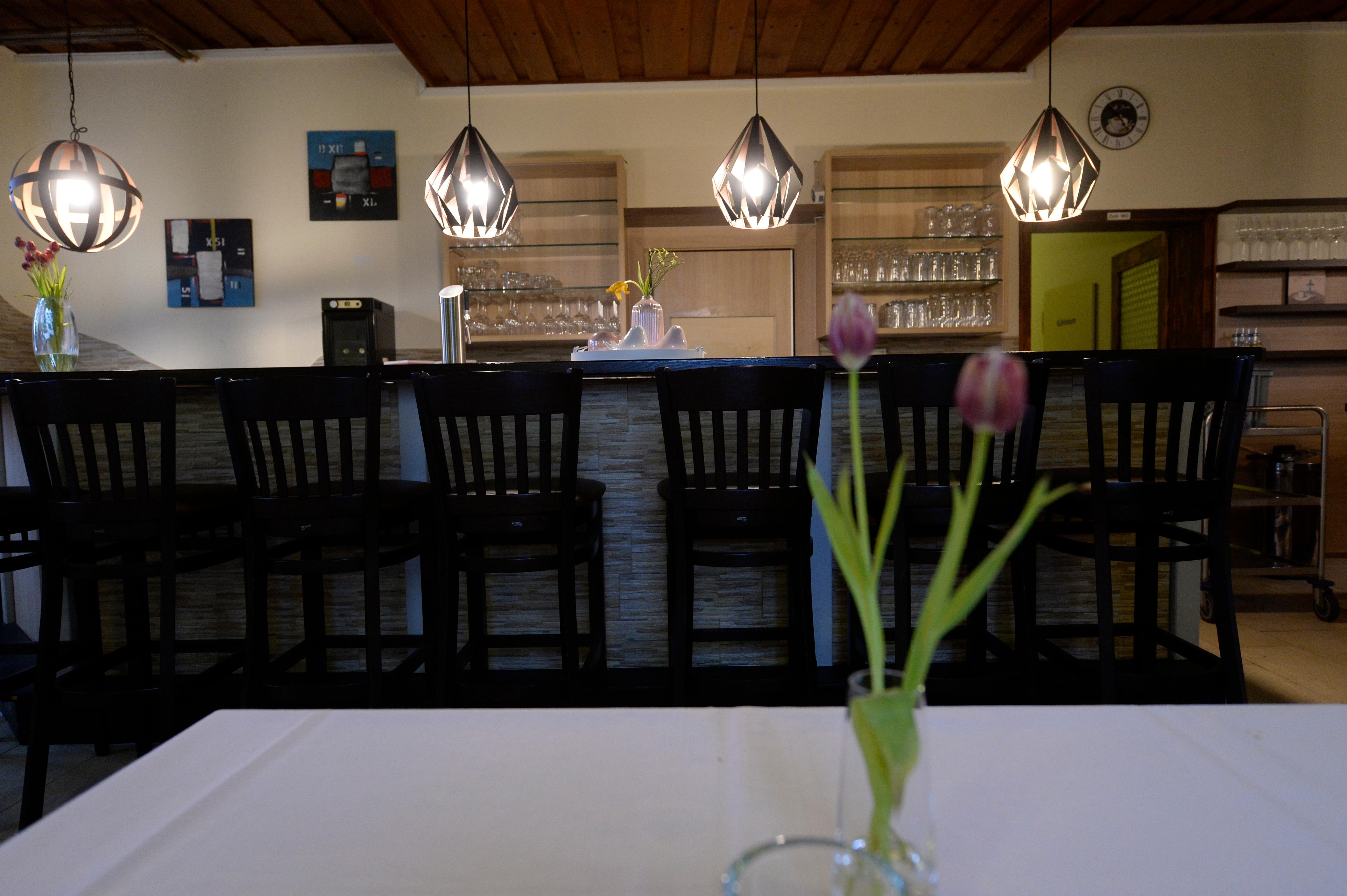 "An Sonn- und Feiertagen wollen wir auch Braten anbieten." Lodeserto will der fränkischen Küche mit Schäuferla, Schweinebraten, Krautwickel, Rouladen, Bratwürste oder Schnitzel im Wechsel gerecht werden. Über die feste Karte hinaus soll eine tagesaktuelle Abendkarte regelmäßig für Überraschungen sorgen.