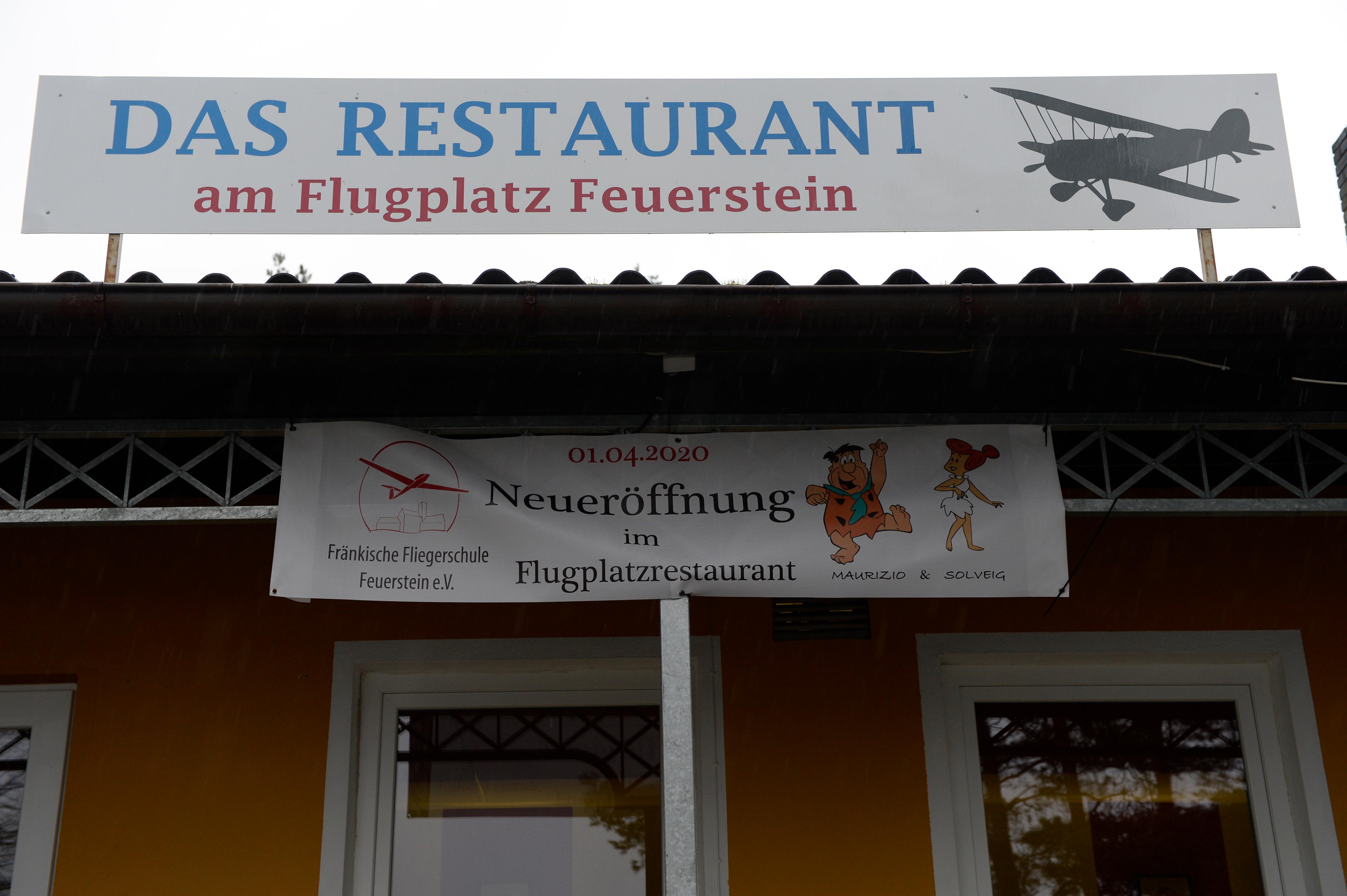 "Wir machen unseren Pizzateig natürlich selbst", sagt der gebürtige Italiener. Mit sogenanntem Kamutmehl. Es gilt als eines der ältesten kultivierten Getreidearten und soll leichter verträglich sein. "Später wollen wir vielleicht auch die Nudeln selbst machen", sagt Lodeserto. Auch die Vegetarier habe er im Blick. "Ich kann immer etwas spontan zaubern. Am besten ist es, mich einfach anzusprechen", sagt er hemdsärmlig und gut gelaunt.