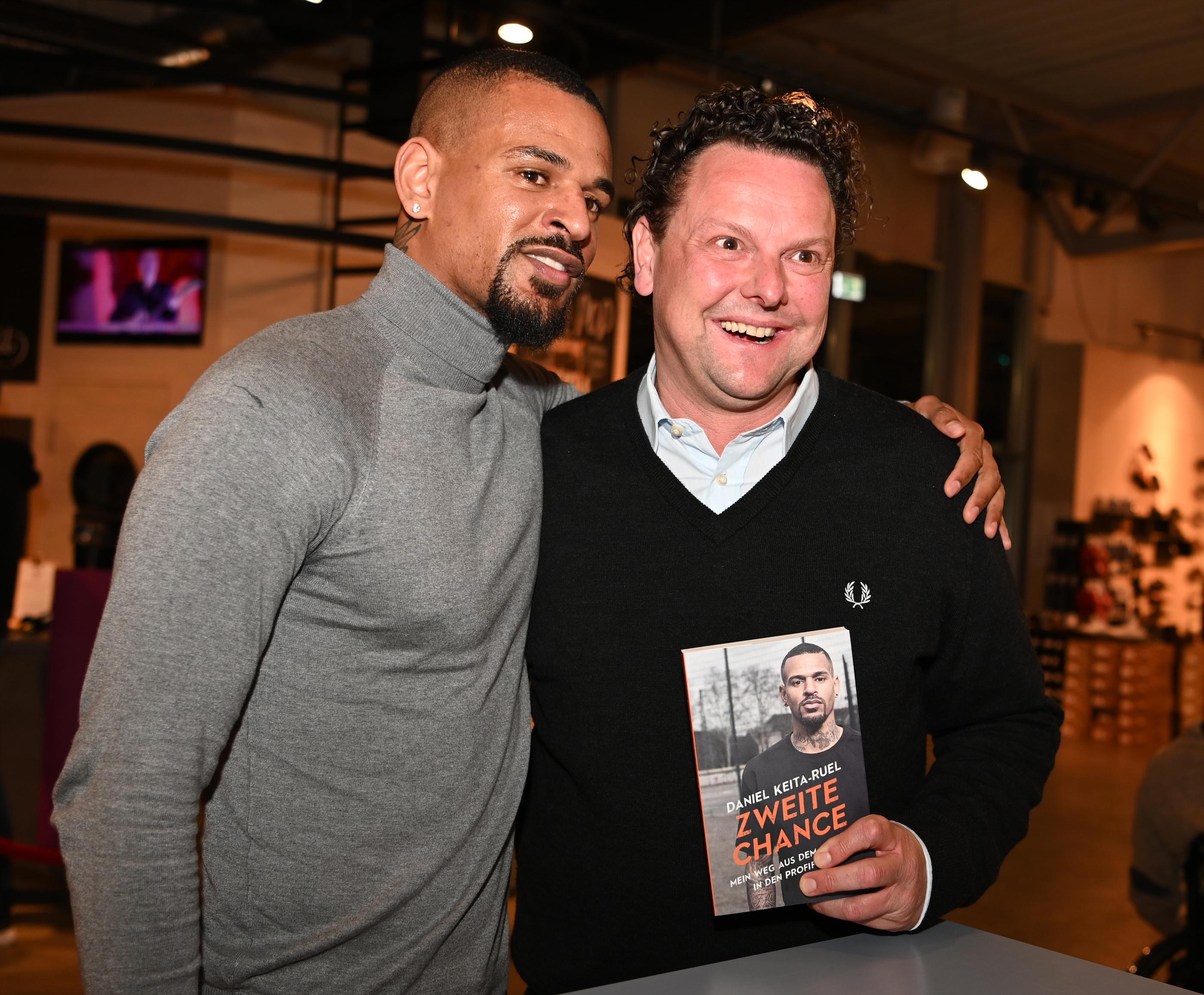 Fans und Autogramme: Keita-Ruel stellt Autobiografie vor