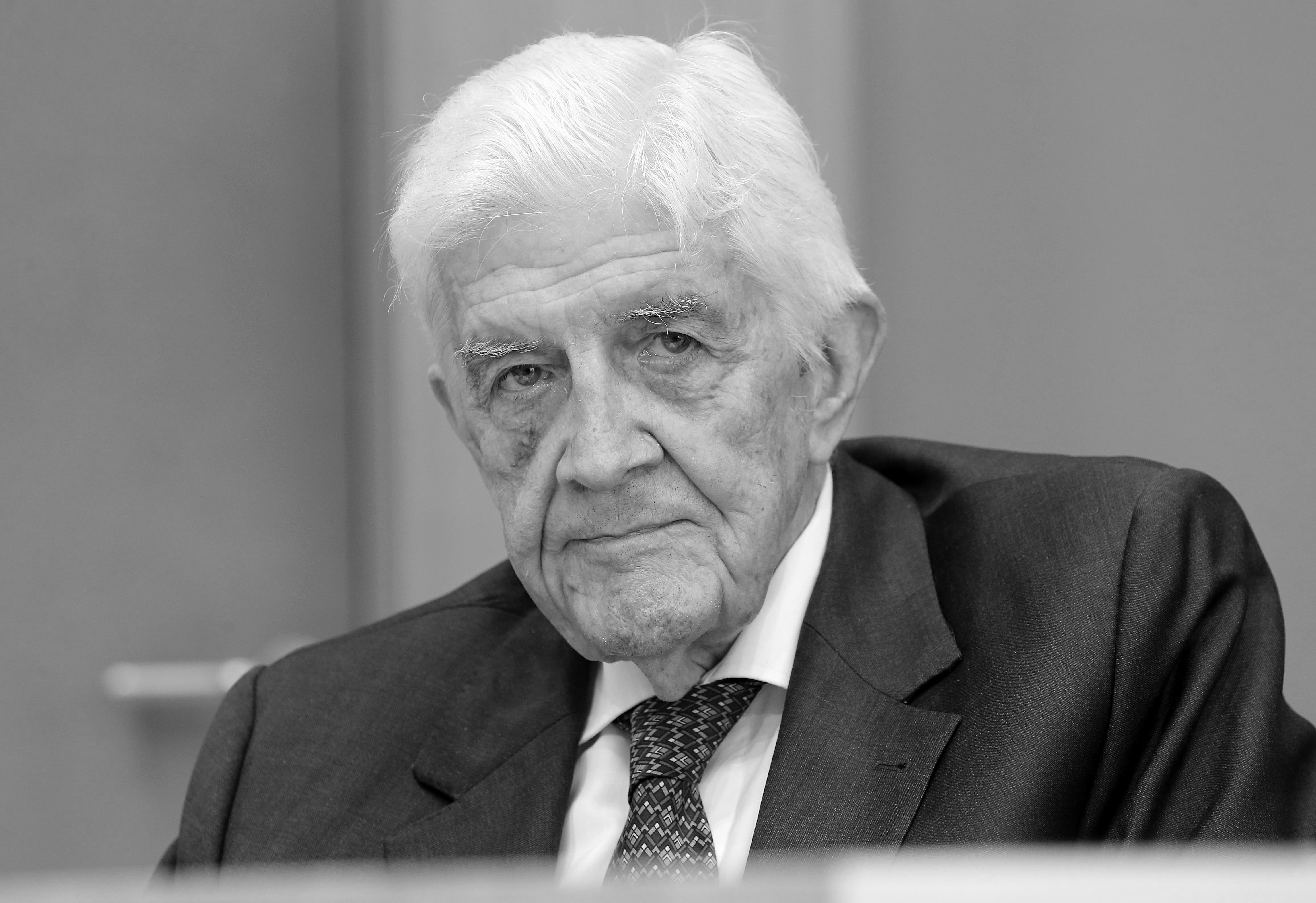 Der FDP-Politiker und frühere nordrhein-westfälische Innenminister Burkhard Hirsch ist tot. Er starb am Mittwoch, 11. März 2020, im Alter von 89 Jahren.