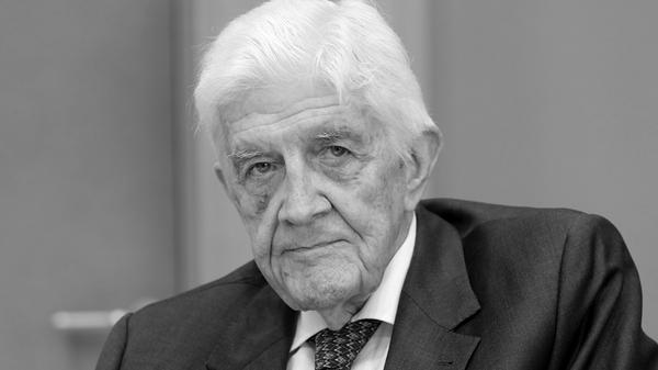 Der FDP-Politiker und frühere nordrhein-westfälische Innenminister Burkhard Hirsch ist tot. Er starb am Mittwoch, 11. März 2020, im Alter von 89 Jahren.